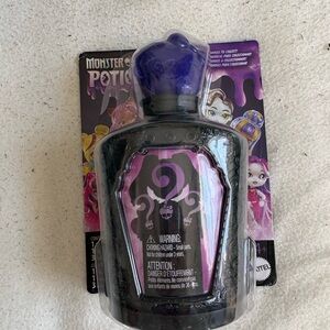 Monster High Potions Series 1 NIB Never Opened